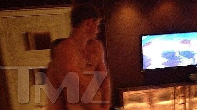 La publicación de las fotos del Príncipe Enrique por el diario «The Sun» provoca más de 850 quejas