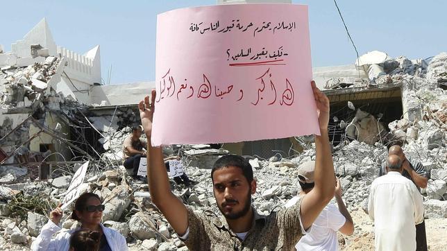 Dimite el ministro de Interior libio tras los ataques de radicales islámicos a mausoleos