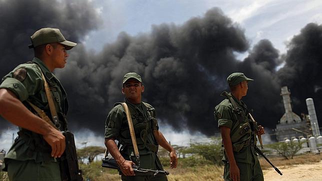 El Gobierno de Chávez da por extinguido el fuego de la refinería venezolana