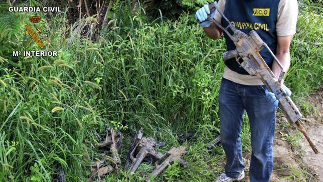 Aparece en el Guadiana un fusil robado en la base militar de Bótoa el año pasado