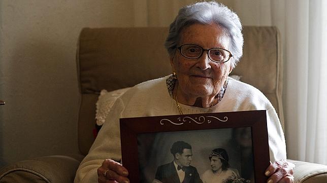 Por qué los ancianos son el blanco preferido por los estafadores
