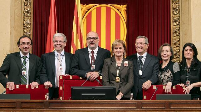 La presidenta del Parlamento catalán se queja de que los diputados cobran poco: 3.000 euros