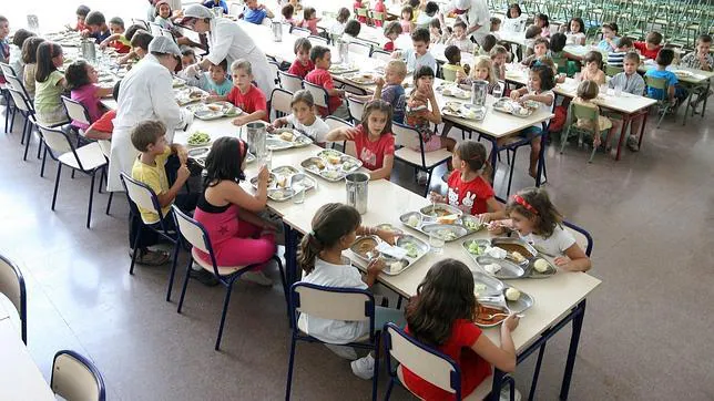 Cataluña cobrará tres euros al día a los niños que lleven 'tupper' al  colegio