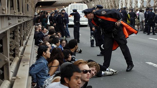 Un juez amenaza con multar a Twitter si no entrega los tuits de un manifestante detenido