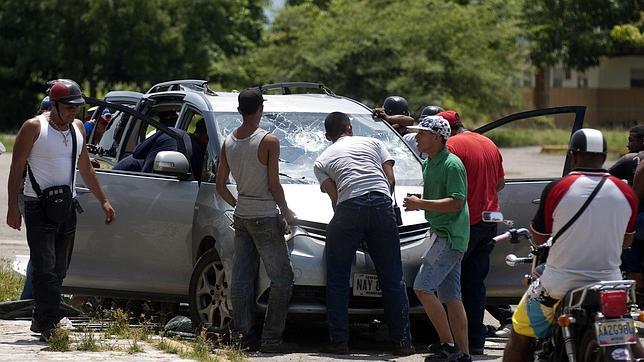 Varios heridos por un enfrentamiento entre simpatizantes de Chávez y de Capriles