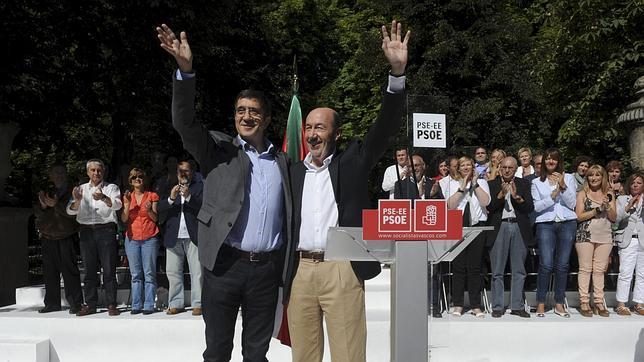 Rubalcaba a CiU y PP: «Cojan aguja para coser la convivencia entre Cataluña y España