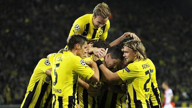 El Borussia de Dortmund obtiene premio a tres minutos del final