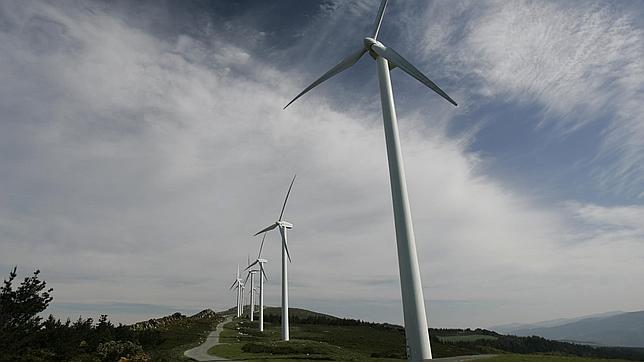Un informe concluye que la energía eólica aporta más al PIB y al empleo que el gas