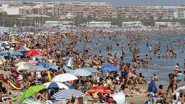 España recibió 40,7 millones de turistas hasta agosto, un 3,5% más que en 2011