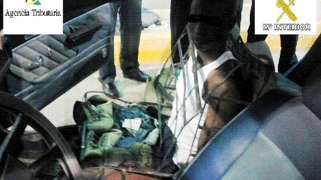 Hallan a un inmigrante que accedía a Melilla camuflado como un asiento