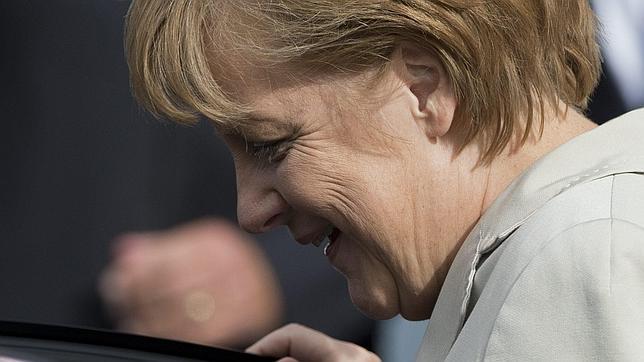 Merkel no cree posible que el BCE pueda empezar a supervisar la banca en 2013
