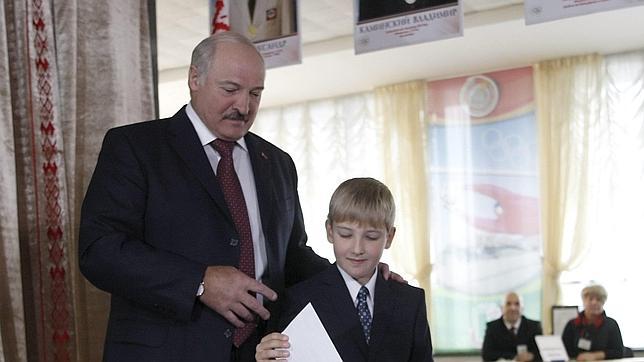 El régimen bielorruso vuelve a manipular las elecciones e infla el índice de participación