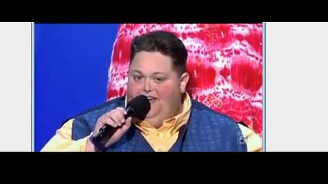 Un concursante de 240 kilos pone en pie al jurado y público del «Factor X» de Estados Unidos