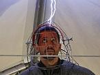 David Blaine se embute en un traje metálico para pasar tres días en una «tormenta perfecta»