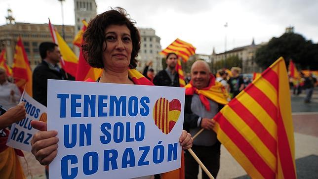 Camacho pide a Mas que tome nota del «éxito» de la concentración antiindependentista