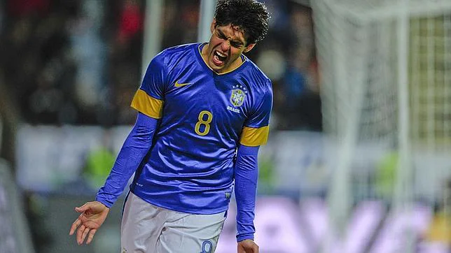 Brasil golea a Iraq al ritmo de Kaká