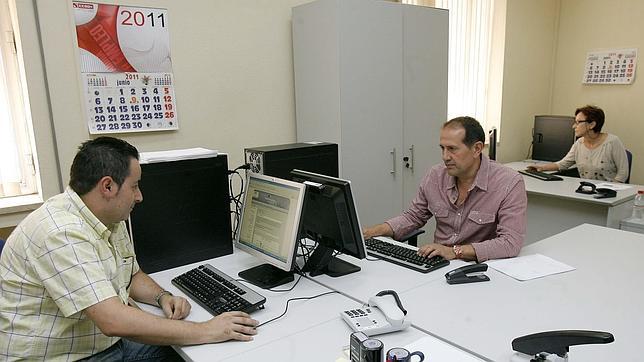 La supresión de moscosos y otros permisos ahorrará 2.471 millones en dos años