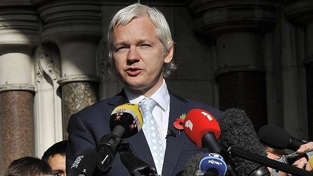 Assange no tiene quien le escuche (salvo Lady Gaga)