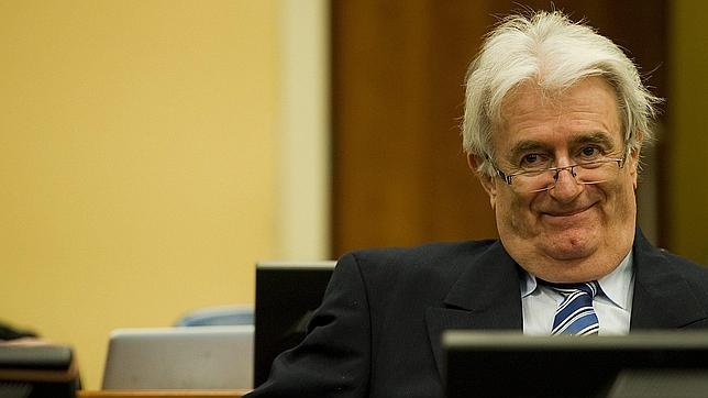 Karadzic, durante el juicio: «Debería de ser premiado y no acusado por las cosas que he hecho»