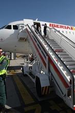 ¿Cuántas personas trabajan en un vuelo de Iberia?