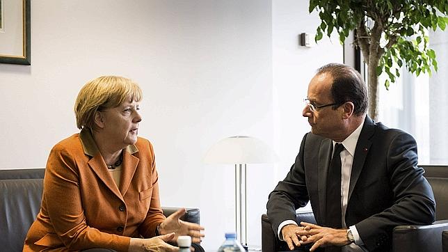 Hollande exige a Merkel que cumpla ya sus compromisos sobre la unión bancaria