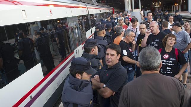 Los sindicatos convocan huelgas de 24 horas en Renfe el 13 y 14 de diciembre