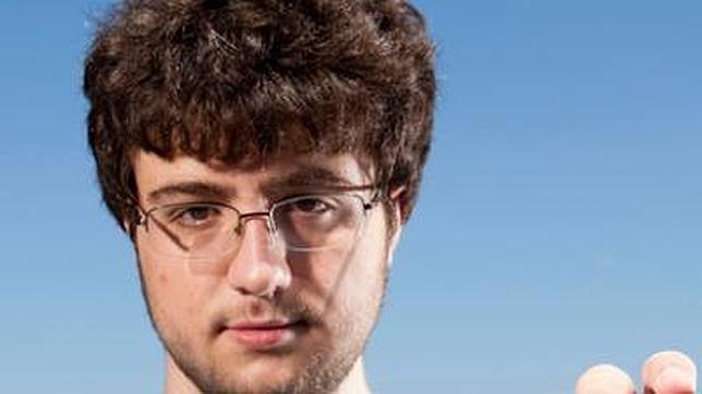 Apple despide a un hacker que examinaba sus productos