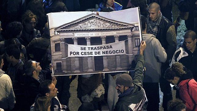 Los indignados llaman a «empapelar» el Congreso