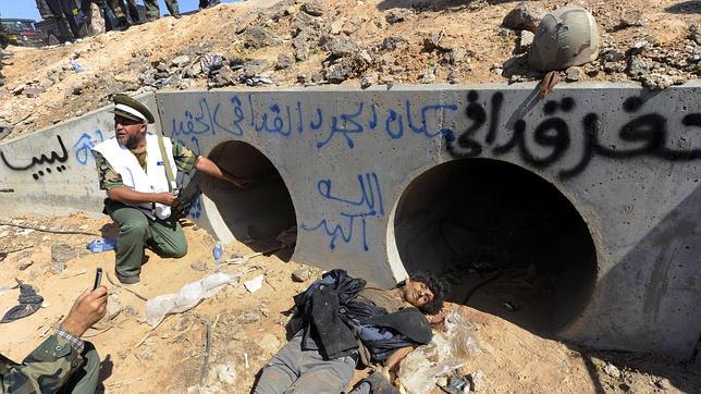 Libia entierra la herencia de Gadafi