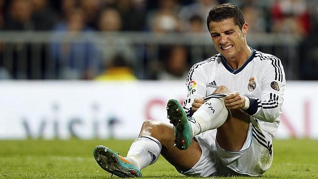Cristiano Ronaldo acabó el partido con un corte en la espinilla