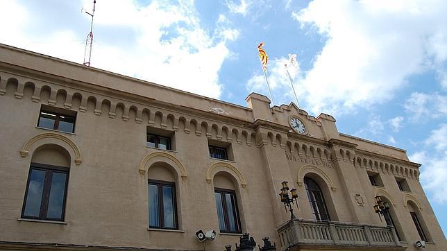 El Gobierno lleva ante el juez al Ayuntamiento de Vilassar por no poner la bandera española
