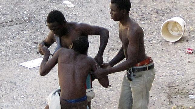 Varios inmigrantes logran saltar la valla de Melilla
