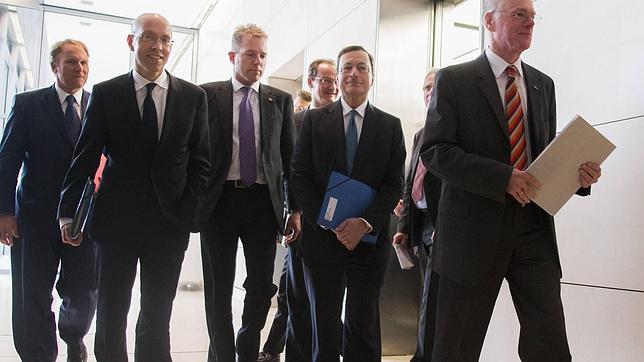 Draghi promete que la compra de deuda no supondrá una «financiación encubierta de los gobiernos»