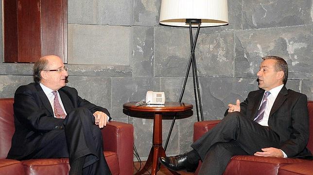Repsol afirma que Rivero apoya las prospecciones en privado