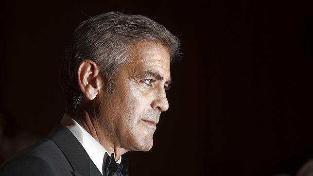Clooney y Canalis dejan colgado a Berlusconi