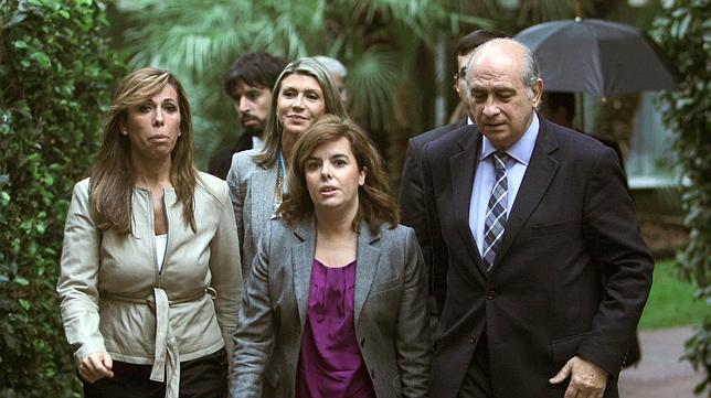 Sáenz de Santamaría aboga en Cataluña por el «diálogo y el sentido común»