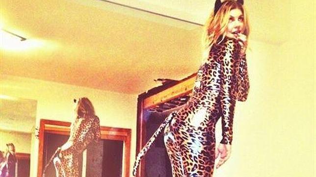 Fergie, una gata traviesa en Halloween