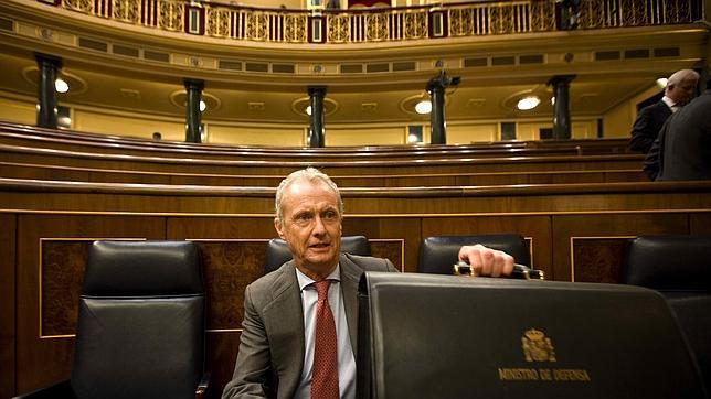 Morenés insiste en que la retirada de Afganistán «no es por razones económicas»