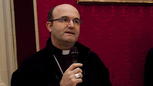 Munilla denuncia el «bombardeo de erotismo» que desequilibra de forma grave