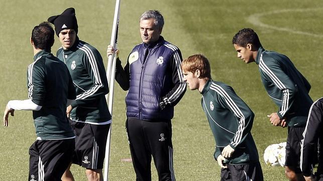 Essien y Benzema no entrenan con el grupo