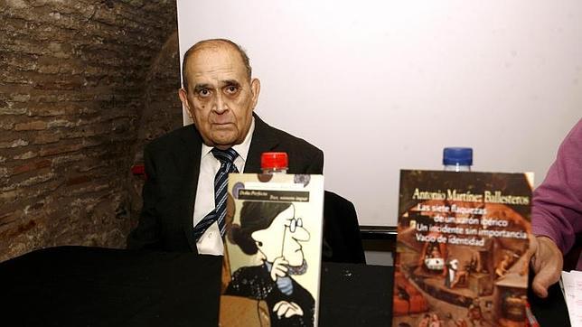 El dramaturgo Antonio Martínez Ballesteros, medalla de oro de Toledo