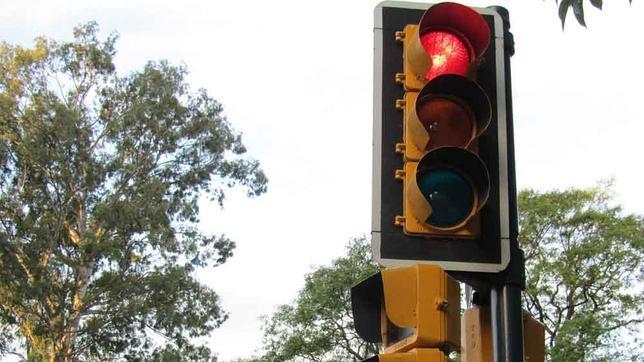 3.430 conductores multados en 8 días por saltarse el rojo