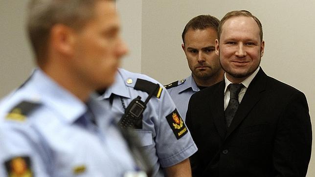 Breivik se queja en una carta del trato que recibe en la cárcel
