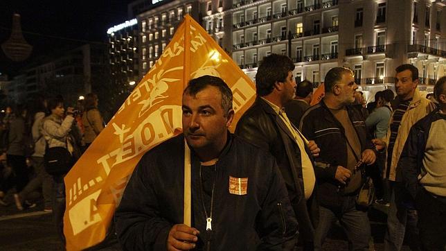 El Parlamento griego ratifica el presupuesto para 2013