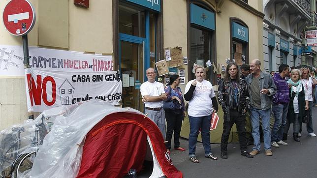La mujer que logró paralizar un desahucio: «Me ofrecen una vivienda con un alquiler flexible»