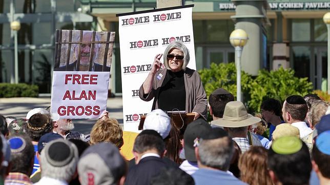 La esposa del contratista de EE.UU. preso en Cuba espera que Obama preste más atención al caso