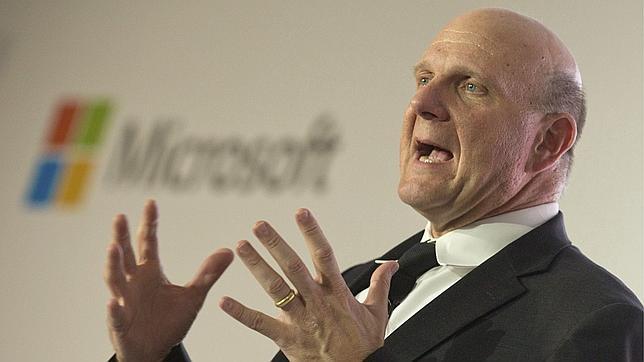 Steve Ballmer carga contra Android e iOS
