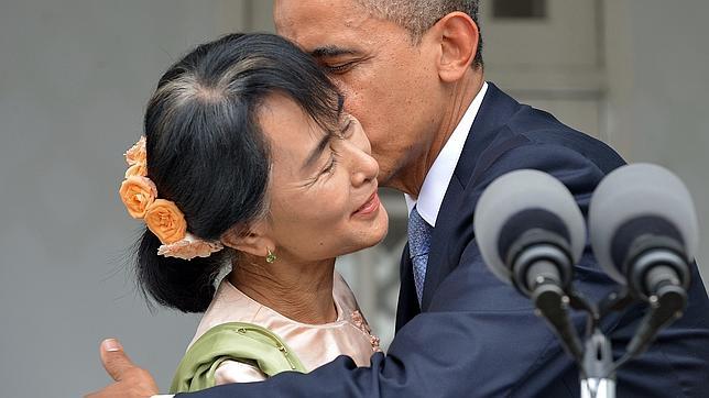 Obama a Aung San Suu Kyi: «América está con Birmania»