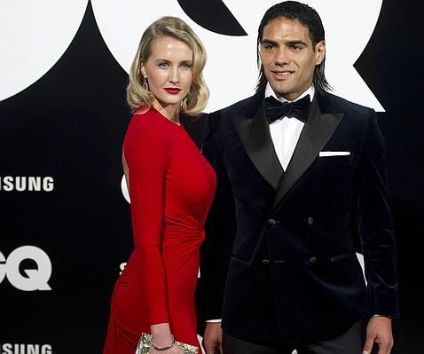 El estilo de Falcao, mejor con la camiseta rojiblanca que de esmoquin