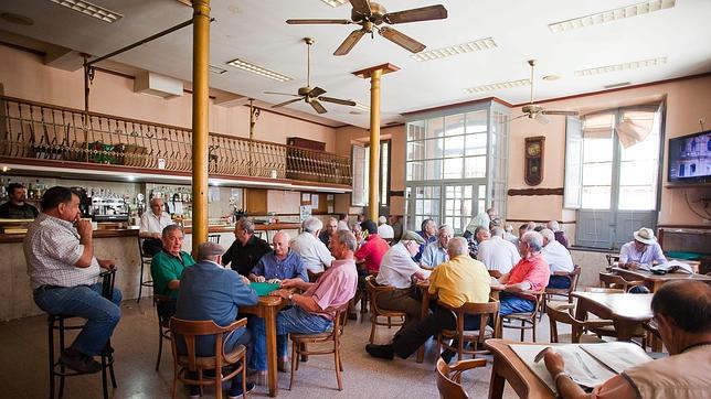Una persona en edad de trabajar por cada jubilado o menor de 16 años